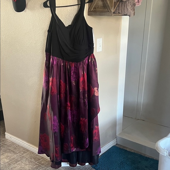 Oleg Cassini Black and Floral Purple Gown - Picture 1 of 9